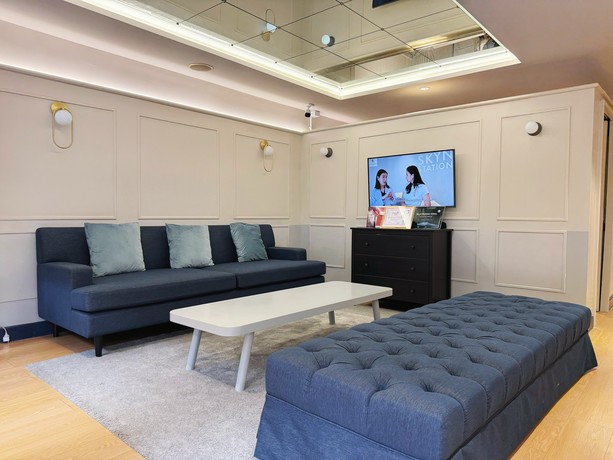 SKYN Station Clinic (BTS Phloen Chit)  S__9043983