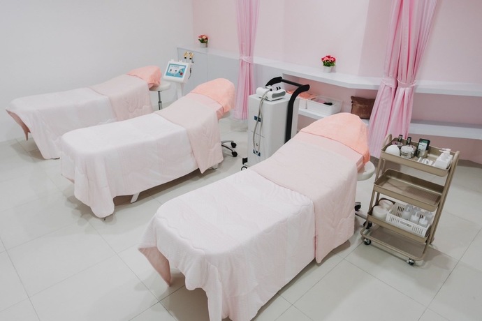 Femina Clinic Femina Clinic - เฟมิน่าคลินิกเวชกรรม เสริมความงาม บางบอน image_picker_B2C1AC5D-EA92-4321-9FBD-7B7AB7290816-38123-0000057D5D5CD7D4