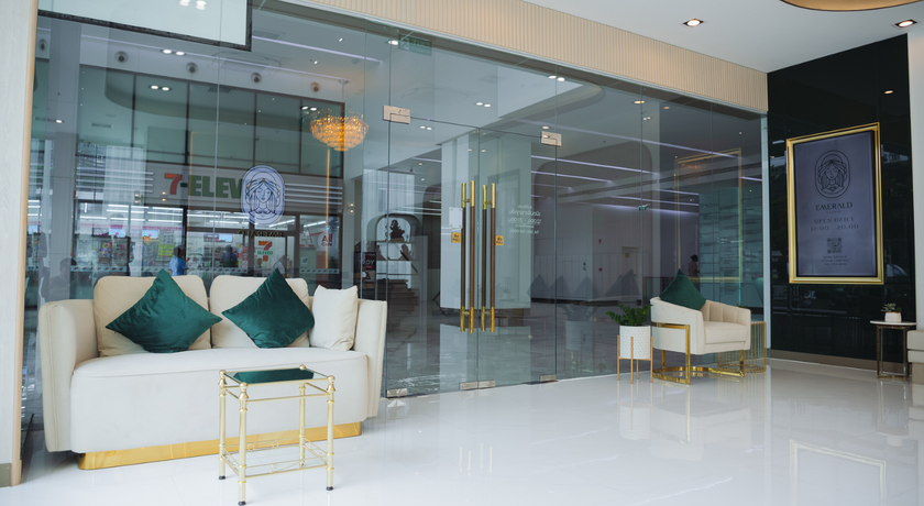 Emerald Clinic (1 Floor at LE Concorde Tower Ratchada) Emerald Clinic - เอเมอรัลด์ คลินิก เสริมความงามครบวงจร รัชดา ห้วยขวาง 4