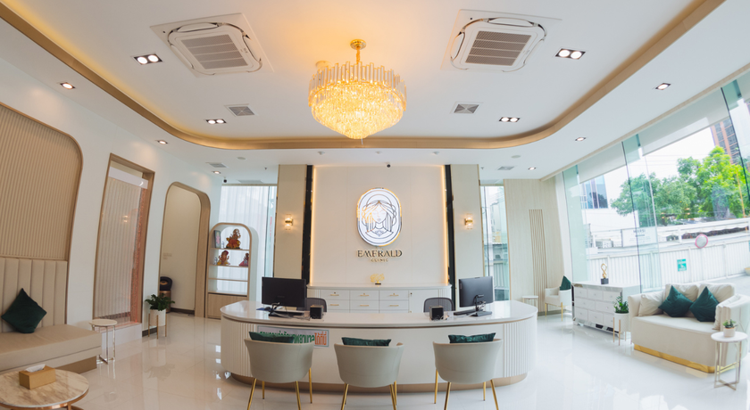 Emerald Clinic (1 Floor at LE Concorde Tower Ratchada) Emerald Clinic - เอเมอรัลด์ คลินิก เสริมความงามครบวงจร รัชดา ห้วยขวาง 8