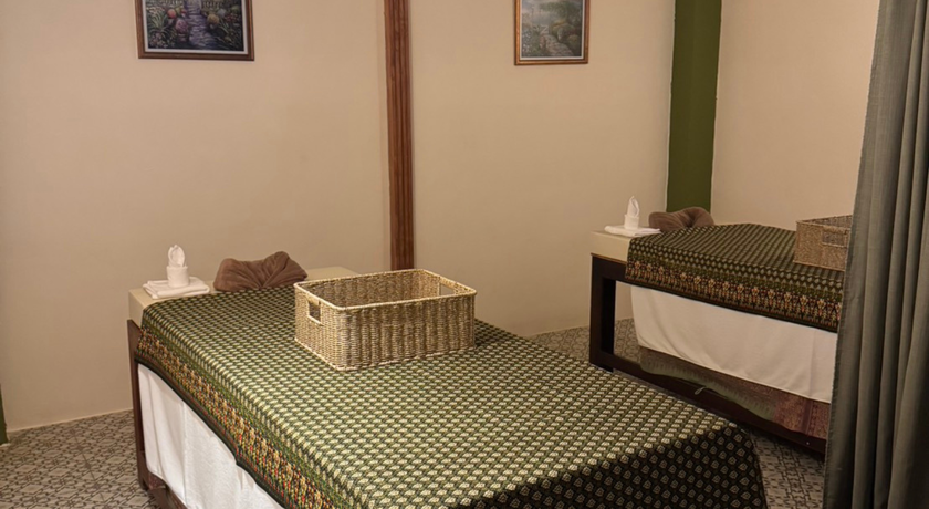 Sweet Lemongrass Massage 6 Sweet Lemongrass Massage 6 – ตะไคร้หอม 6 นวดผ่อนคลายใจกลางเมืองภูเก็ต 4