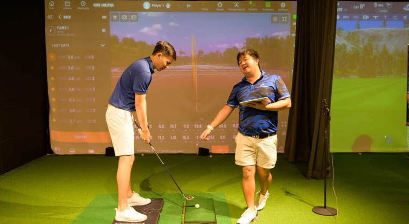 One Shot Golf Academy One Shot Golf Academy – วัน ช๊อต อคาเดมี่ สอนกอล์ฟ ลาดพร้าว 3