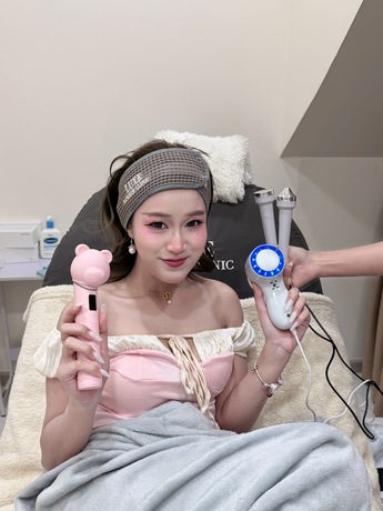 Luxe Bangkok Clinic (BTS Phahonyothin 24) Luxe Bangkok Clinic (BTS Phahonyothin 24) (มีสาขาเดียวเท่านั้น)  image_picker_FF091E50-5BEA-4C06-890F-FAEB2BA5DEBF-11791-00000CC281C59B34