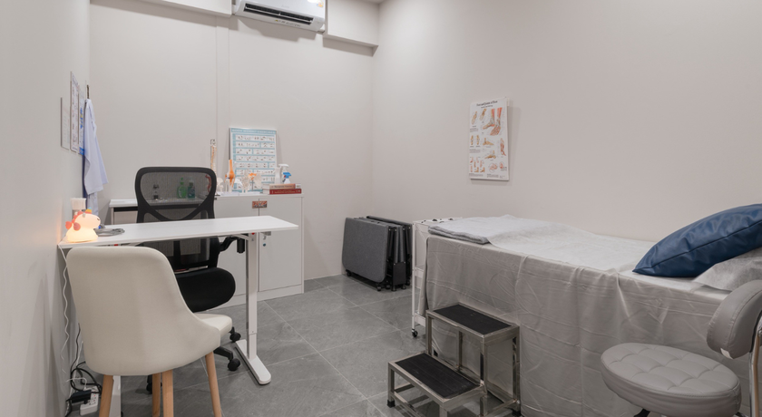 Physiary Clinic (Pain Relief by Specialist) Physiary Clinic – ฟีเซียรี คลินิกเวชศาสตร์ฟื้นฟู รามอินทรา 40 4