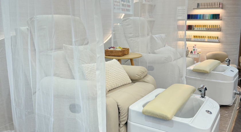 Pleased Me Studio Pleased Me Studio - พลีสมีสตูดิโอ ร้านทำผมย่านทองหล่อ 4