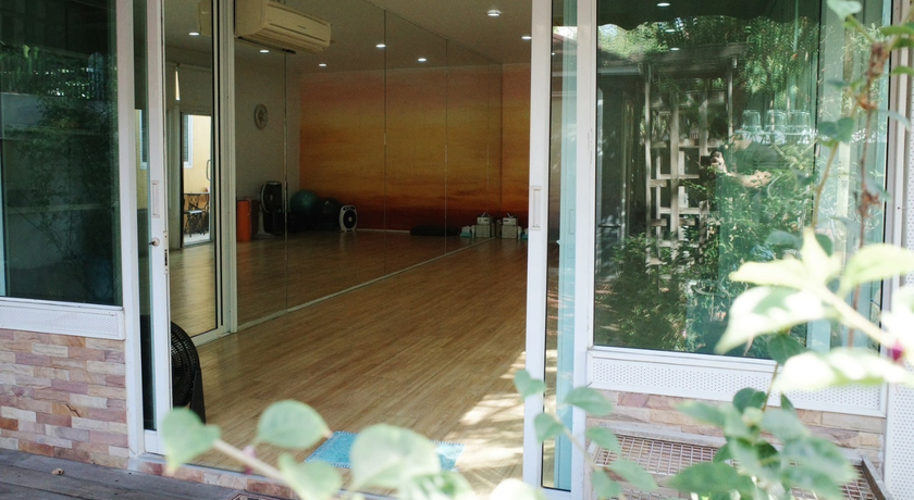 Yoga Kru Mol Yoga Kru Mol – โยคะ ครูมล จุดเด่น ย่านโชคชัย 4 ลาดพร้าว 4