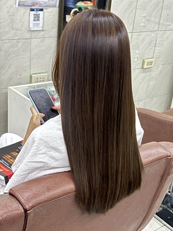The First Salon  image_picker_BDD38FE6-8A15-434D-9C36-50231E747ED0-2068-000000BB2C47D5C6