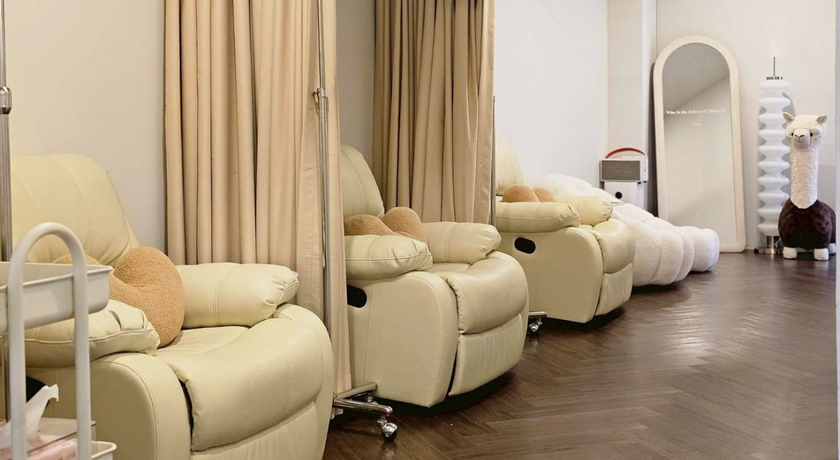 K2R Luxury Clinic K2R Luxury Clinic - เคทูอาร์ ลักซัวรี่ คลินิค ความงามพรีเมียม ดินแดง 2