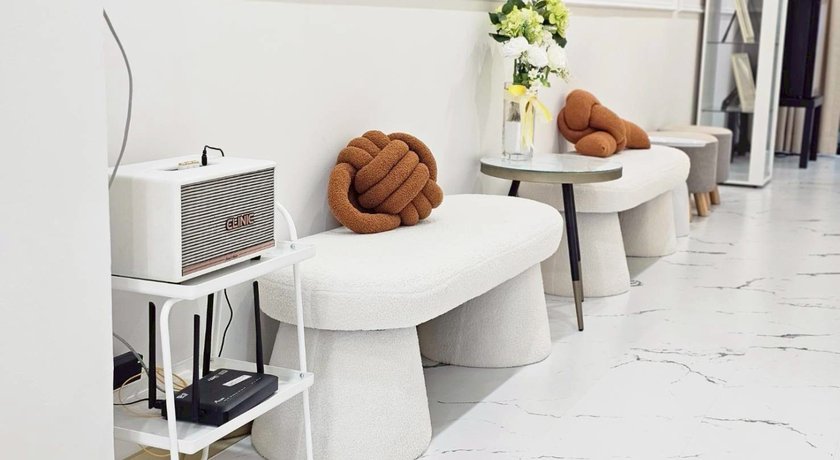 K2R Luxury Clinic K2R Luxury Clinic - เคทูอาร์ ลักซัวรี่ คลินิค ความงามพรีเมียม ดินแดง 9