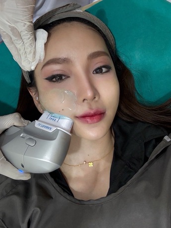 Luxe Bangkok Clinic (BTS Phahonyothin 24) Luxe Bangkok Clinic (BTS Phahonyothin 24) (มีสาขาเดียวเท่านั้น)  image_picker_FED900E0-4098-42EF-86DD-9E8D8827BEF3-47020-00000522FFCE71E0