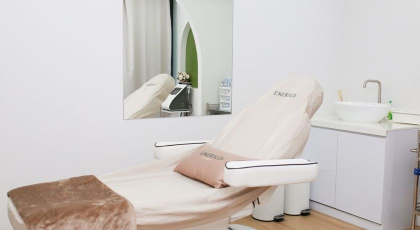 Emerald Clinic (1 Floor at THE SIXSENSE TOWER SUKHUMVIT 45) Emerald Clinic – เอเมอรัลด์คลินิก เสริมความงาม สุขุมวิท 45 9