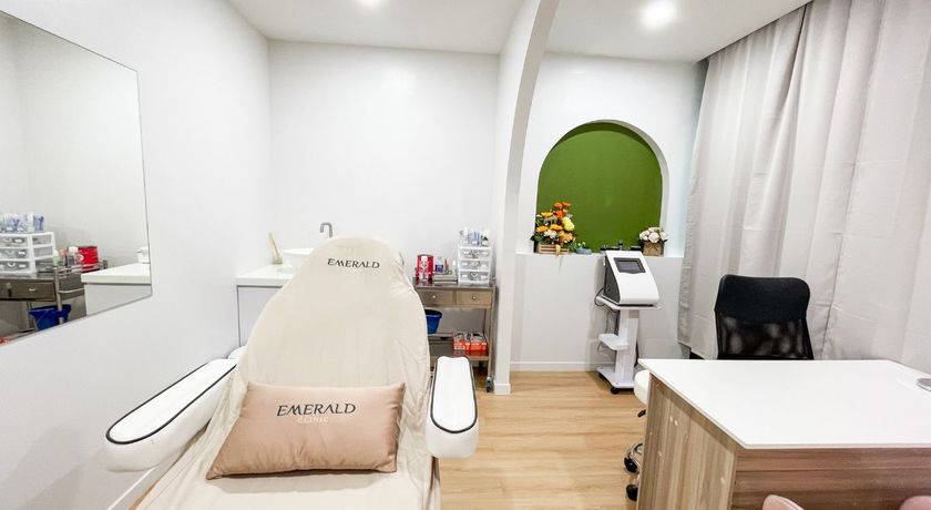 Emerald Clinic (1 Floor at THE SIXSENSE TOWER SUKHUMVIT 45) Emerald Clinic – เอเมอรัลด์คลินิก เสริมความงาม สุขุมวิท 45 8