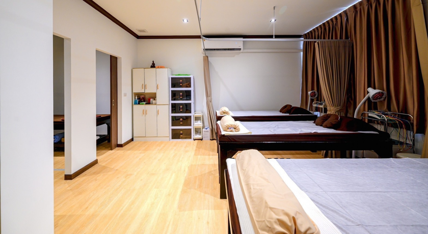 Tian Clinic Tian Clinic – เทียนสหคลินิก ฝังเข็ม นวดบำบัด ย่านบางรัก 4