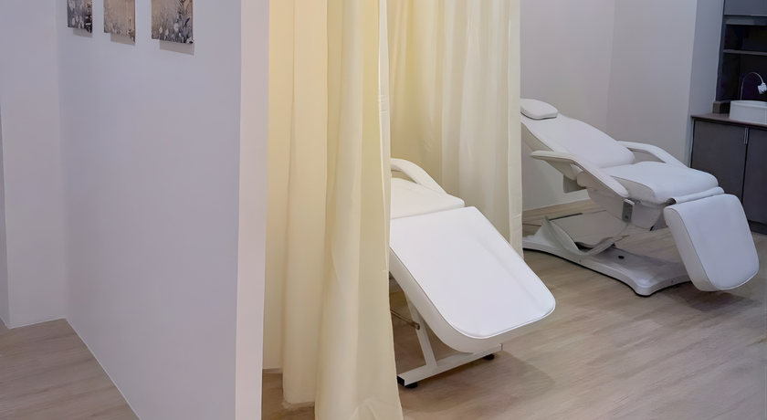 Morchom Clinic Morchom Clinic – หมอชม คลินิก ปรับรูปหน้าและผิวพรรณ ชลบุรี 4