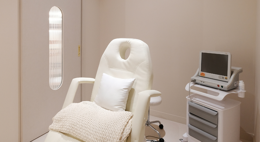 The Commons Clinic The Commons Clinic – เดอะคอมมอนส์ คลินิกผิวหนังและความงาม เดอะคริสตัล เอกมัย–รามอินทรา 8