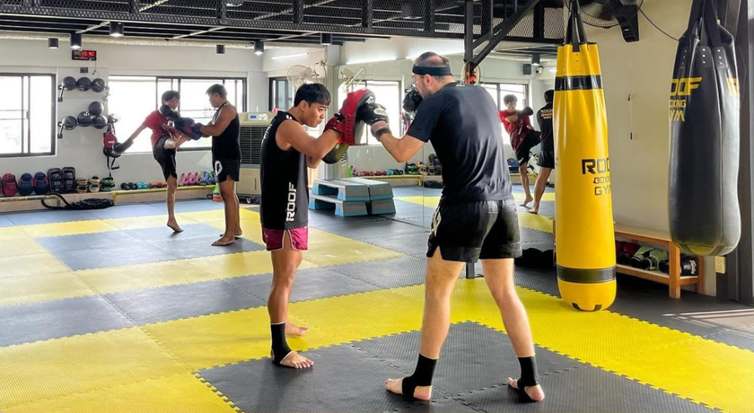 Roof Boxing Gym Roof Boxing Gym – รูฟ บ็อกซิ่ง ยิม มวยไทยฟิตเนส ย่านเฉลิมพระเกียรติ ร.9 5