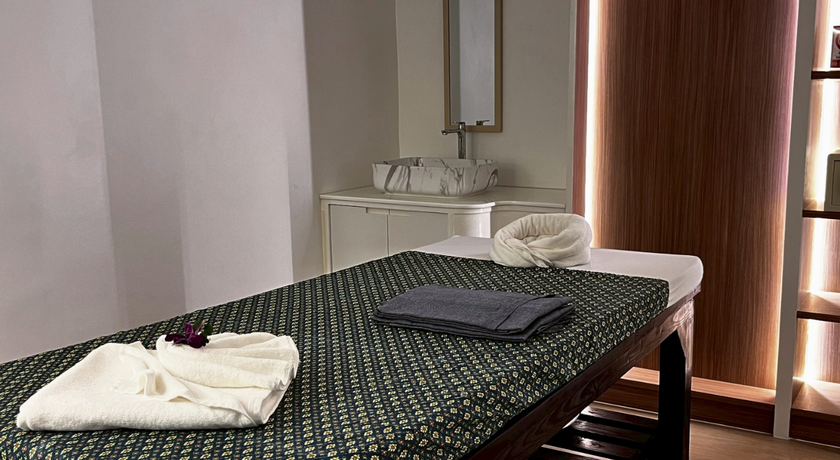 Thiwa Thai Massage Thiwa Thai Massage – ธิวา ไทย มาสสาจ สปาในรีสอร์ทหรู ย่านกะรน ภูเก็ต 2