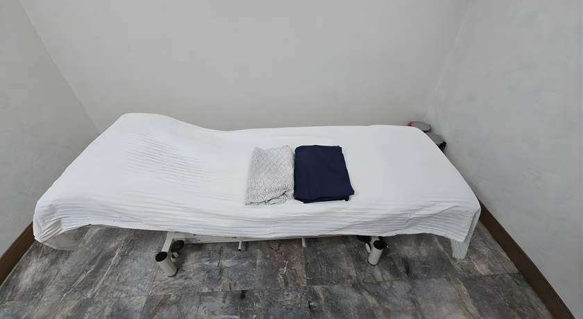 Surreal Physiotherapy Clinic (Silom) Surreal Physiotherapy Clinic – คลินิกกายภาพบำบัด เซอเรียล สีลม 2