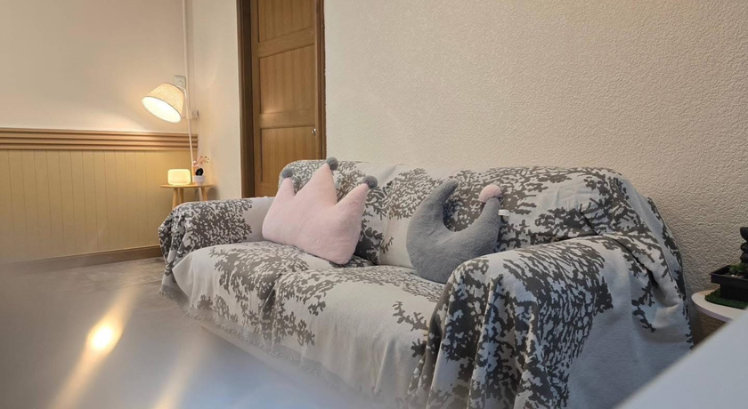 Surreal Physiotherapy Clinic (Silom) Surreal Physiotherapy Clinic – คลินิกกายภาพบำบัด เซอเรียล สีลม 3