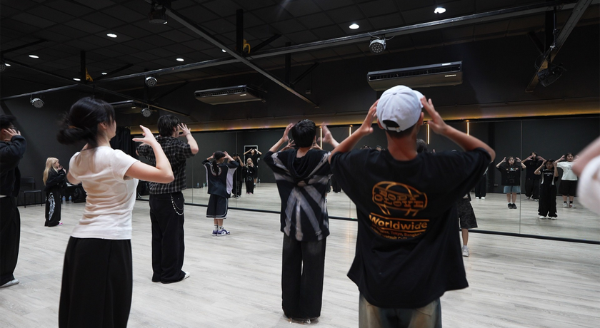 B House Studio B House Studio - บี เฮ้าส์ สตูดิโอ สอนเต้นมืออาชีพ กรุงเทพฯ 9