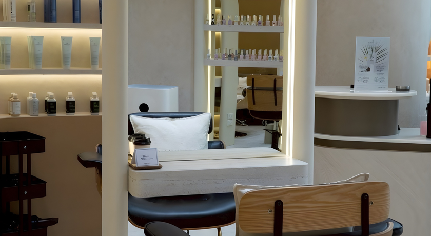 Happening Nail & Hair Spa (Town Hall Sukhumvit 49) Happening Hair & Nail Spa สุขุมวิท 49 6