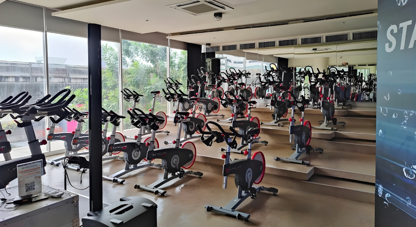 WE Fitness (Major Cineplex Ekkamai) WE Fitness - วี ฟิตเนส เมเจอร์ซีนีเพล็กซ์ เอกมัย 3
