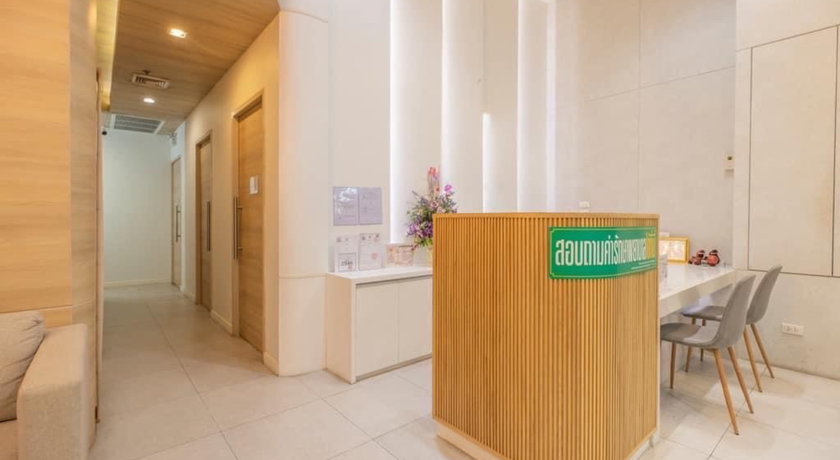 Larisa Clinic (Cosmo Muang Thong Thani Branch) ลาริสาคลินิกเวชกรรม สาขาเมืองทองธานี คอสโม บาซาร์ ชั้น 2 189_1_