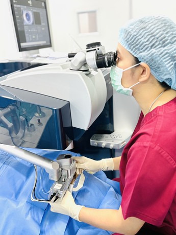 Crystal Lasik Center Crystal Lasik Center - ศูนย์เลสิค คริสตัล ธรรมจักษุ @ รังสิต-ปทุมธานี S__12943367_0