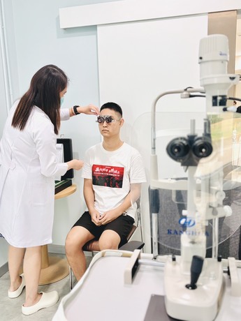 Crystal Lasik Center Crystal Lasik Center - ศูนย์เลสิค คริสตัล ธรรมจักษุ @ รังสิต-ปทุมธานี S__12943381_0