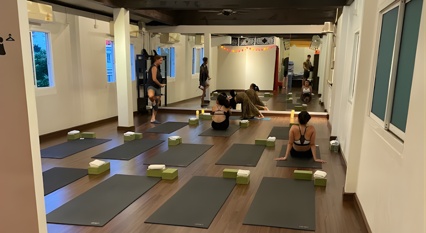 Yogatique Bangkok (Sukhumvit 23) Yogatique Bangkok - โยคะทีค โยคะ สุขุมวิท 23 3