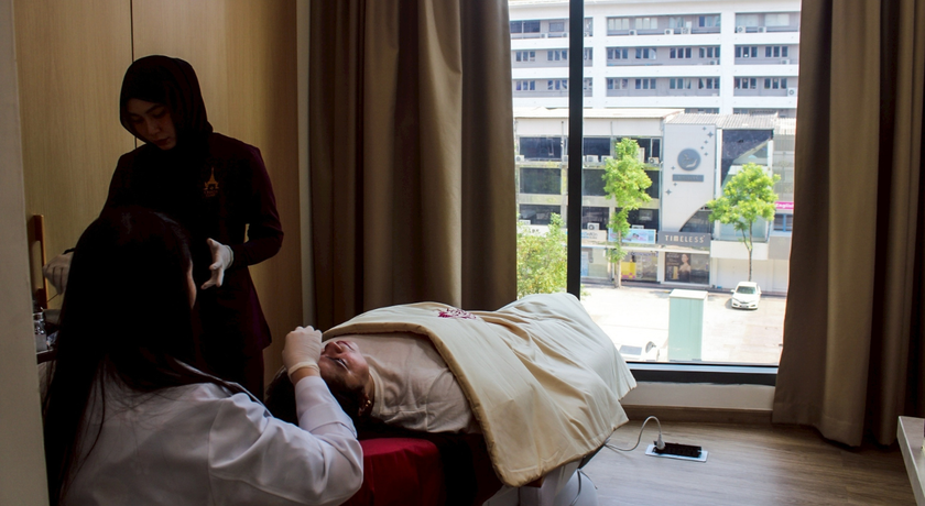 CHADA CLINIC (3rd Floor, Siam Square One) CHADA CLINIC (3rd Floor, Siam Square One) - ชฎา คลินิก สยามสแควร์วัน 9