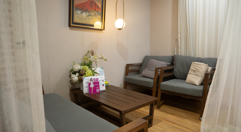 Tori Clinic (Huai Khwang) Tori clinic - โทริ คลินิกเวชกรรม บริการปรับรูปหน้า ย่านประชาอุทิศ 1