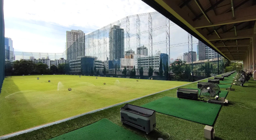 42 Tee-Off Driving Range 42 Tee-Off Driving Range - 42 ที-ออฟ ไดรฟ์วิ่ง เรนจ์ สุขุมวิท เอกมัย 2