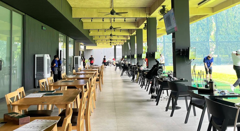 42 Tee-Off Driving Range 42 Tee-Off Driving Range - 42 ที-ออฟ ไดรฟ์วิ่ง เรนจ์ สุขุมวิท เอกมัย 9