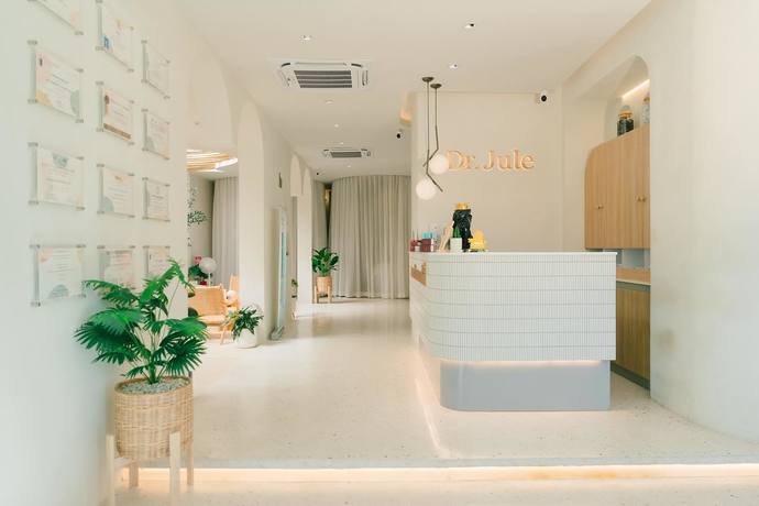 Summer Clinic Phuket Summer Clinic Phuket - ซัมเมอร์คลินิก บริการเสริมความงาม ย่านเยาวราช ภูเก็ต 480899259_659434743105471_2933457383355802168_n