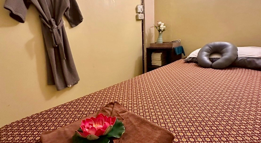 Relax Thai Massage 2 (Pradiphat 14) Relax Thai Massage 2 (Pradiphat 14) - รีแลกซ์ ไทย มาสสาจ 2 ประดิพัทธ์ 10
