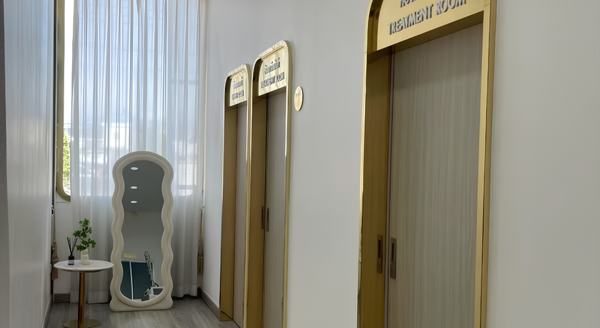 About Skin Clinic (Krungthep Kreetha) About Skin Clinic (Krungthep Kreetha) - อะเบาส์-กิน คลินิกเวชกรรม สาขากรุงเทพกรีฑา 6