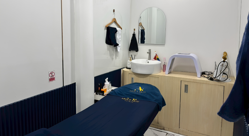 About Skin Clinic (Bangna) About Skin Clinic (Bangna) - อะเบาส์-กินคลินิกเวชกรรม สาขาบางนา 7