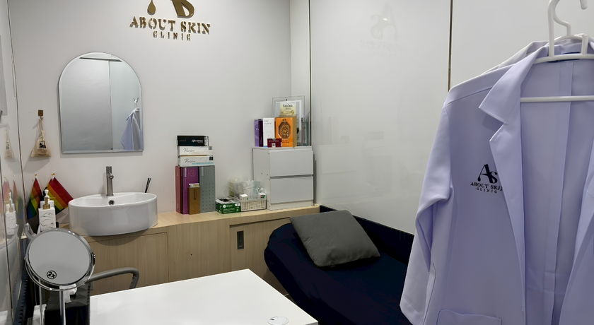 About Skin Clinic (Bangna) About Skin Clinic (Bangna) - อะเบาส์-กินคลินิกเวชกรรม สาขาบางนา 8