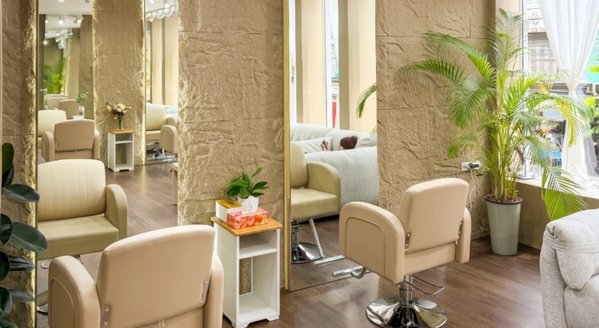 U-R HAIR (Ekkamai) U-R Hair (Ekkamai) - ยู-อาร์ แฮร์ (เอกมัย) ร้านทำผมย่านเอกมัย 9