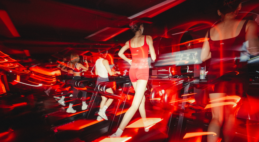 Vault Fitness (Sukhumvit 16) - HIIT, Ass & Abs, Sexy Back & Dance Classes Vault Fitness (สุขุมวิท 16) - คลาส HIIT คาร์ดิโอ & คลาสเต้นสุดมันส์ อโศก 19