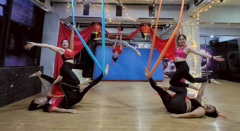 Eclipse Yoga BKK (Ratchada) Eclipse Yoga BKK (Ratchada) - อีคลิปส์ โยคะ บีเคเค (รัชดา) สตูดิโอโยคะ ย่านรัชดา 8