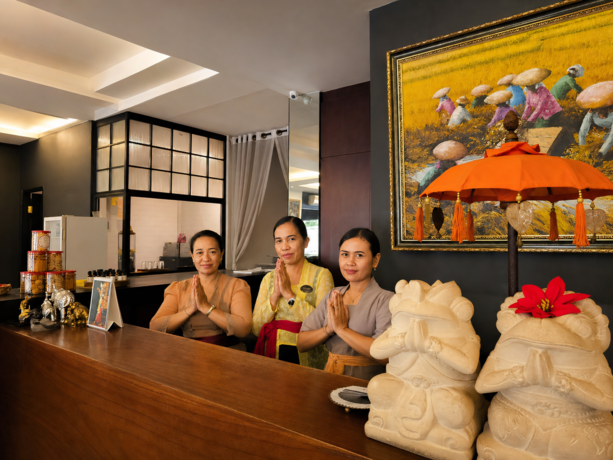 Rumah Wangi Airport Spa Kuta Rumah Wangi Airport Spa - สปาใกล้สนามบินกูตา บาหลี RWI_Lobby_Reception_Desk_team