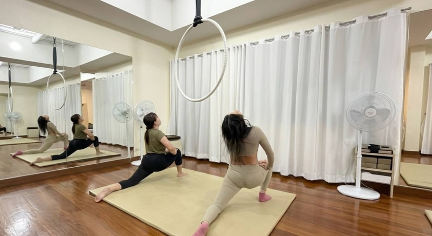 Dancing in the Moonlight Pole & Yoga Studio (Nichada Thani) Dancing in the Moonlight Pole & Yoga Studio (Nichada Thani) - แดนซิง อิน เดอะ มูนไลต์ โพล แอนด์ โยคะ สตูดิโอ นิชดาธานี 7