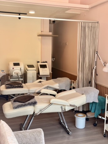 Glow Up Skin Studio Glow Up Skin Studio image_picker_D0F3162B-9F81-4B50-AD45-CD0A6806DF1C-9176-00000165EF1BC29D